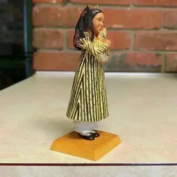 Hallmark American Girls Josefina Christmas Tree Ornament - Picture 2 of 11